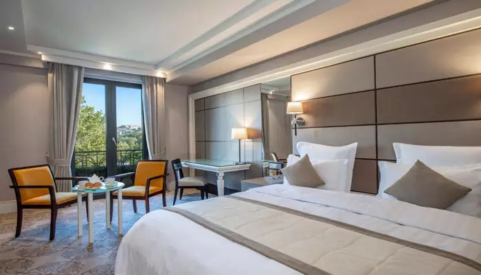 هتل آمباسادوری تفلیس